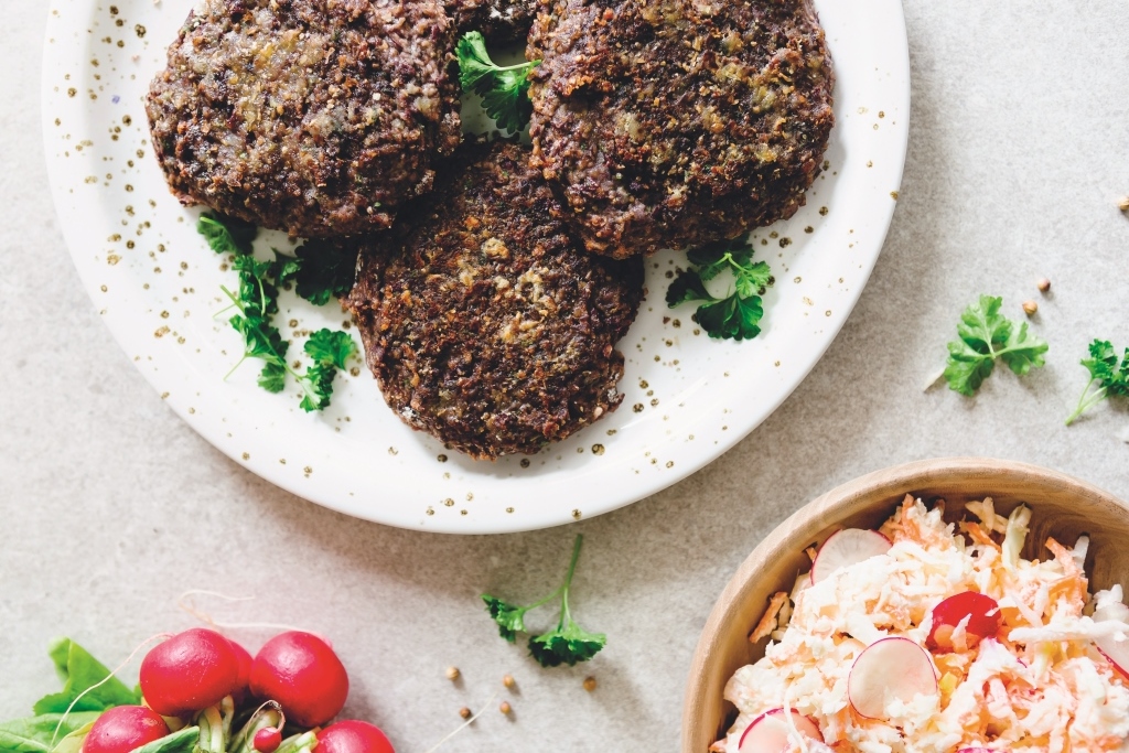 Bonenburger met koolsla