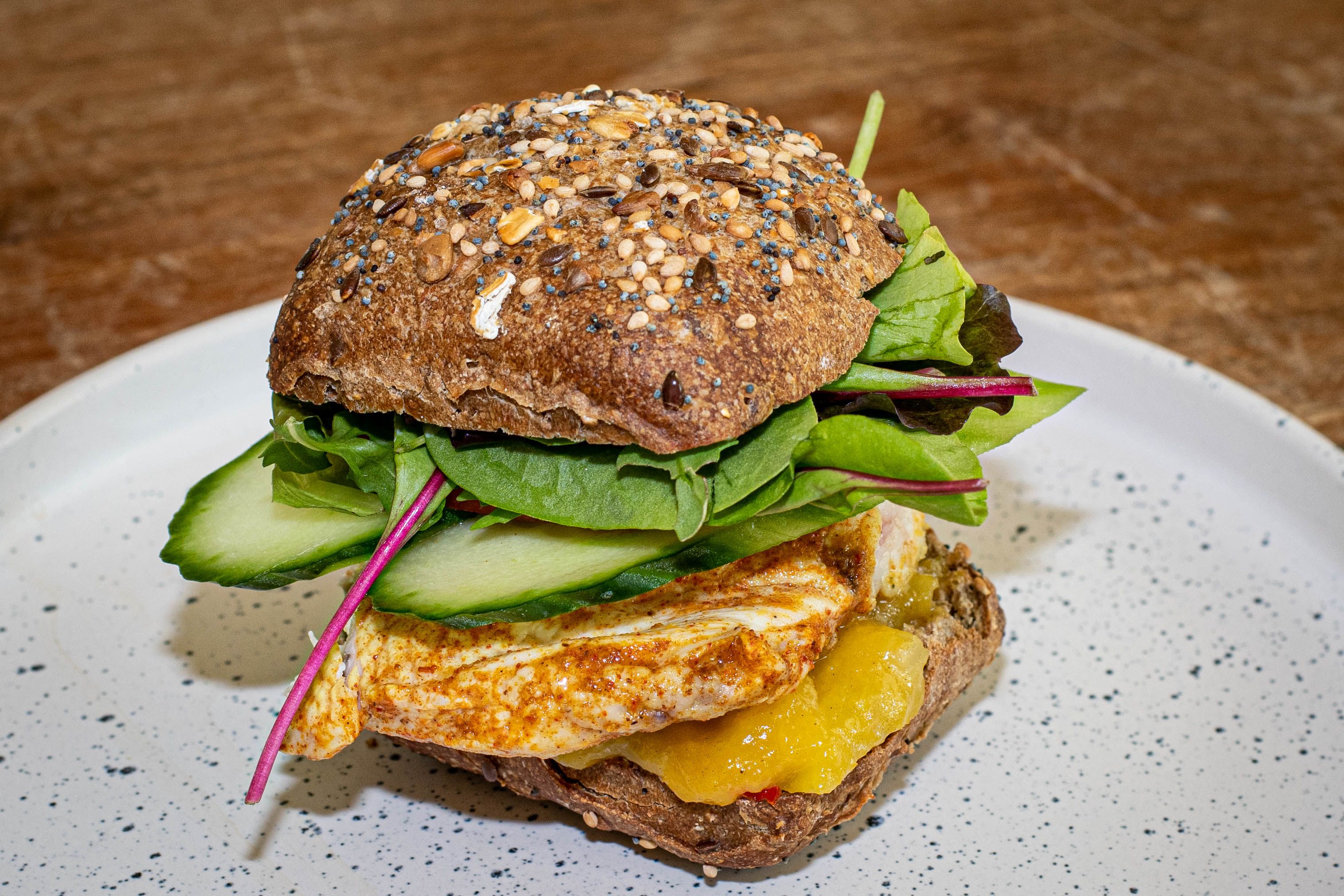 Pittige kipburger met mangochutney