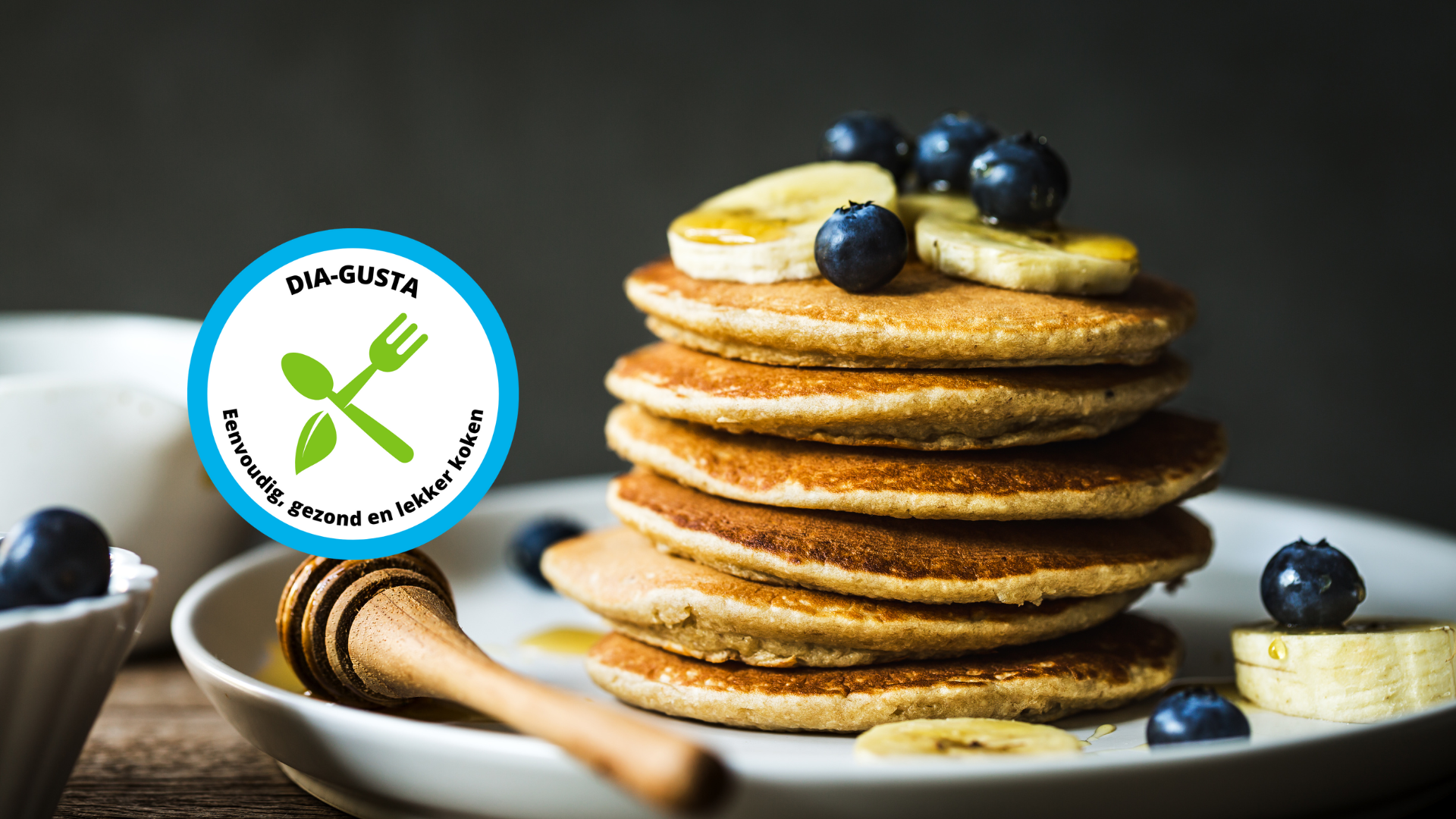 havermoutpannenkoeken met banaan en blauwe bessen