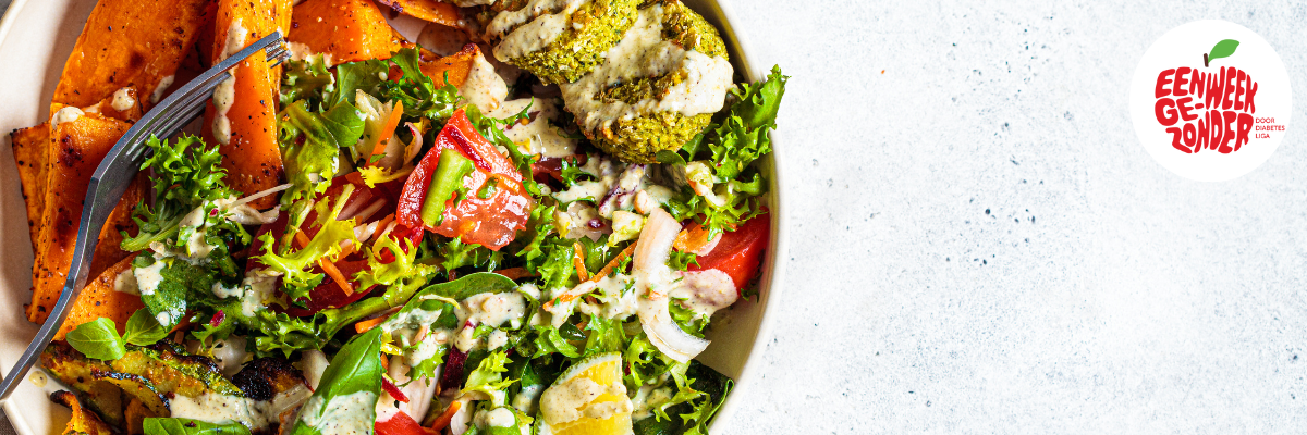 Gezonde lunch met zoete aardappel en brocolli
