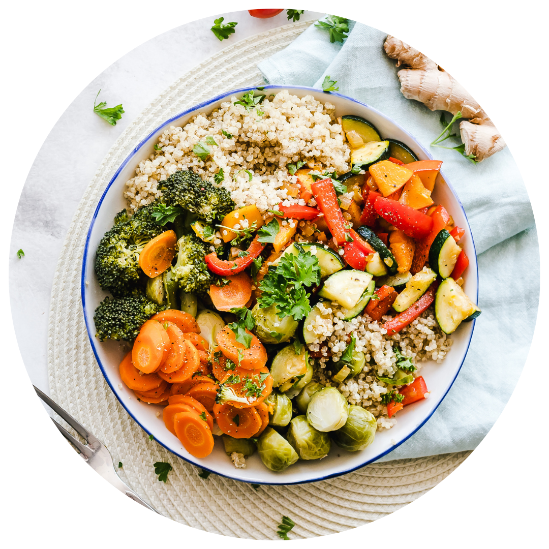Salade met rijst, wortel en brocolli