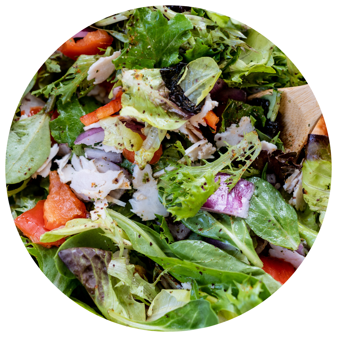 Verschillende soorten sla met vinaigrette