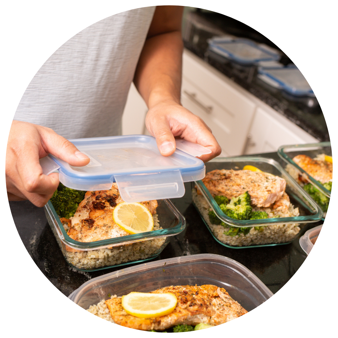 mealprep maaltijd met rijst kip en broccoli